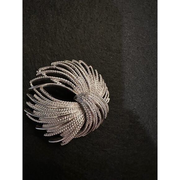Vintage Pin Brooch Silver Textured Fringed Bow Chunky Statement‎ 1980s - Picture 4 of 8